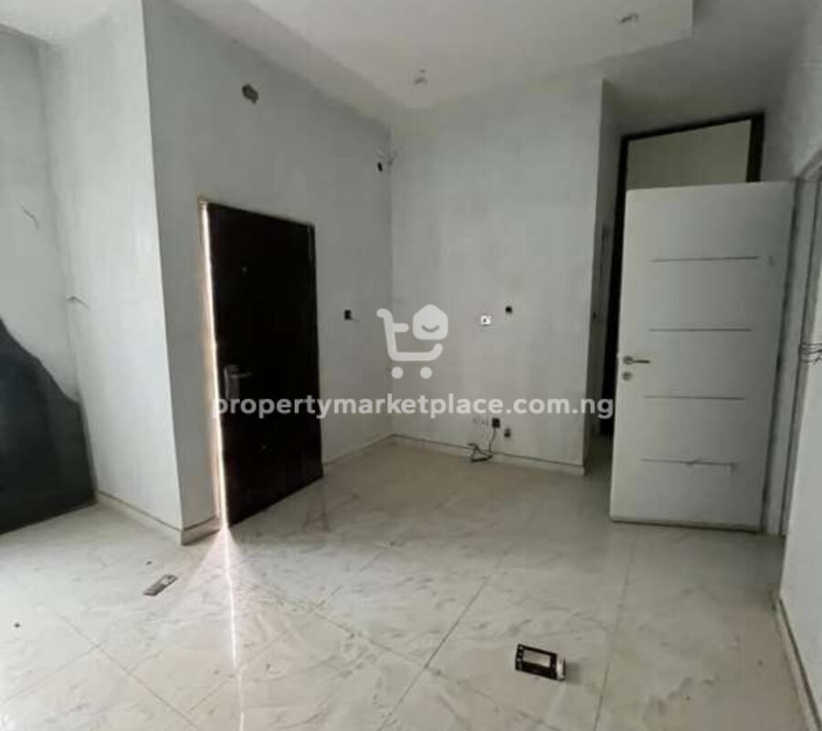Spacious 4 bedroom terrace duplex with Bq