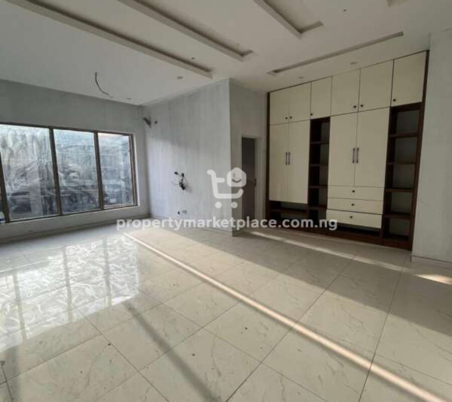 Spacious 4 bedroom terrace duplex with Bq