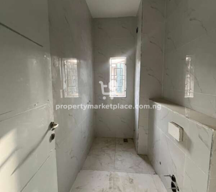 Spacious 4 bedroom terrace duplex with Bq