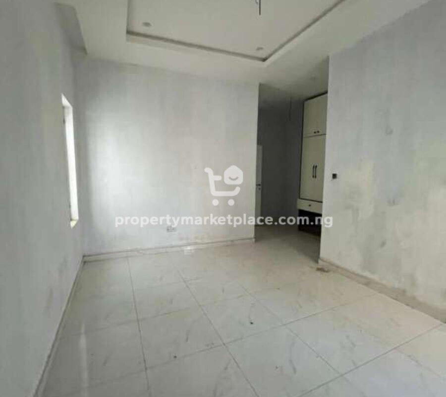 Spacious 4 bedroom terrace duplex with Bq