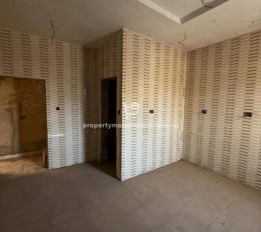 Distress Sale: 4 bedroom terrace duplex & Bq – corner unit
