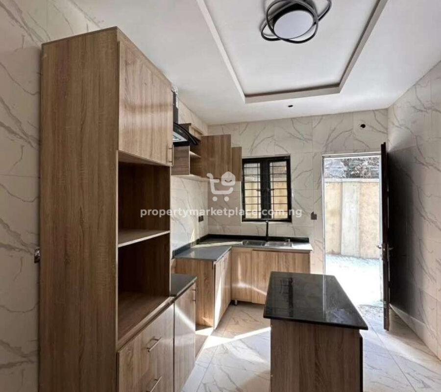 4 bedroom terrace duplex with a room Bq
