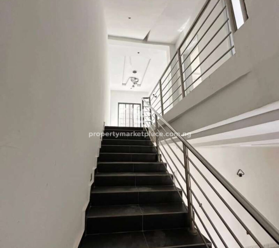 4 bedroom terrace duplex with a room Bq