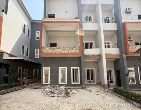 4 bedroom terrace duplex with a room Bq