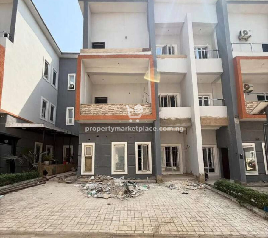 4 bedroom terrace duplex with a room Bq