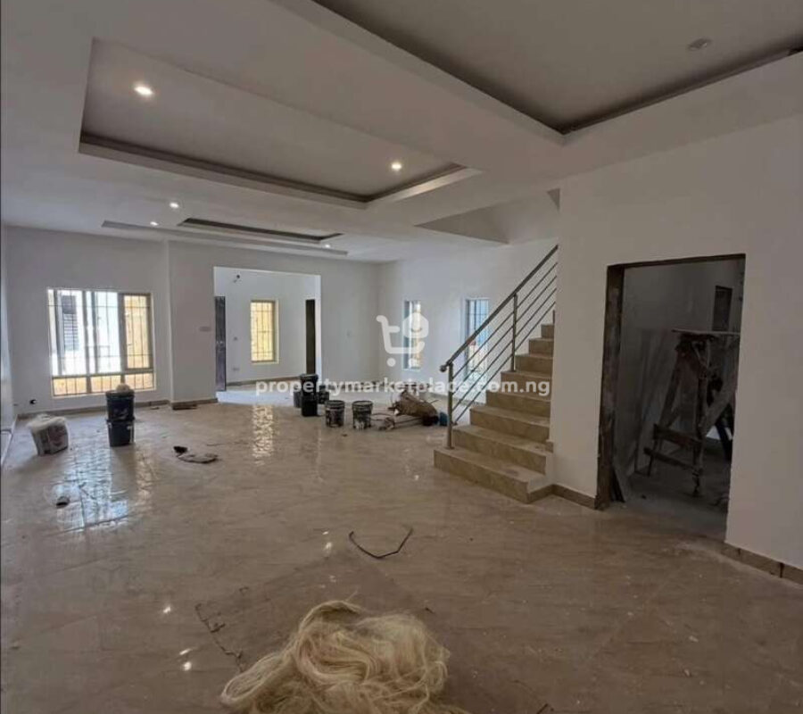 4 bedroom terrace duplex with a room Bq