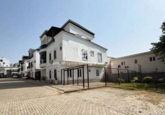 5 bedroom detached duplex with a room Bq