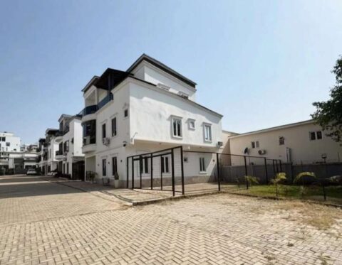 5 bedroom detached duplex with a room Bq