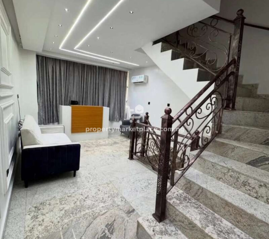 5 bedroom detached duplex with a room Bq