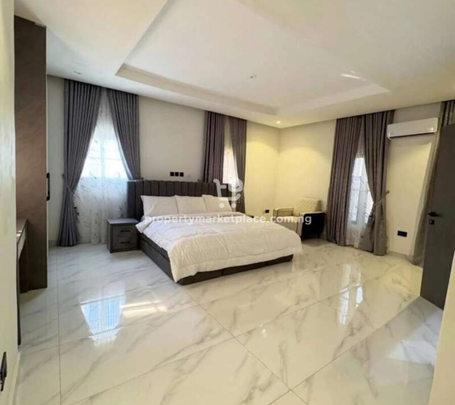 5 bedroom detached duplex with a room Bq