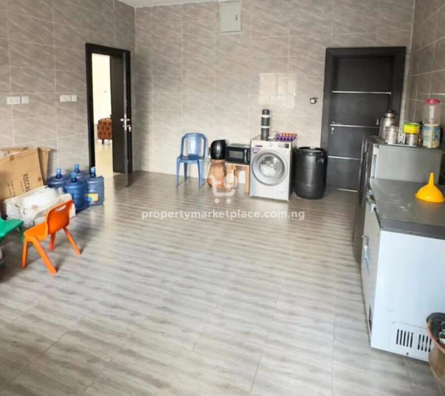 4 bedroom terrace duplex with a room Bq