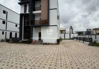 6 bedroom detached duplex with a room Bq