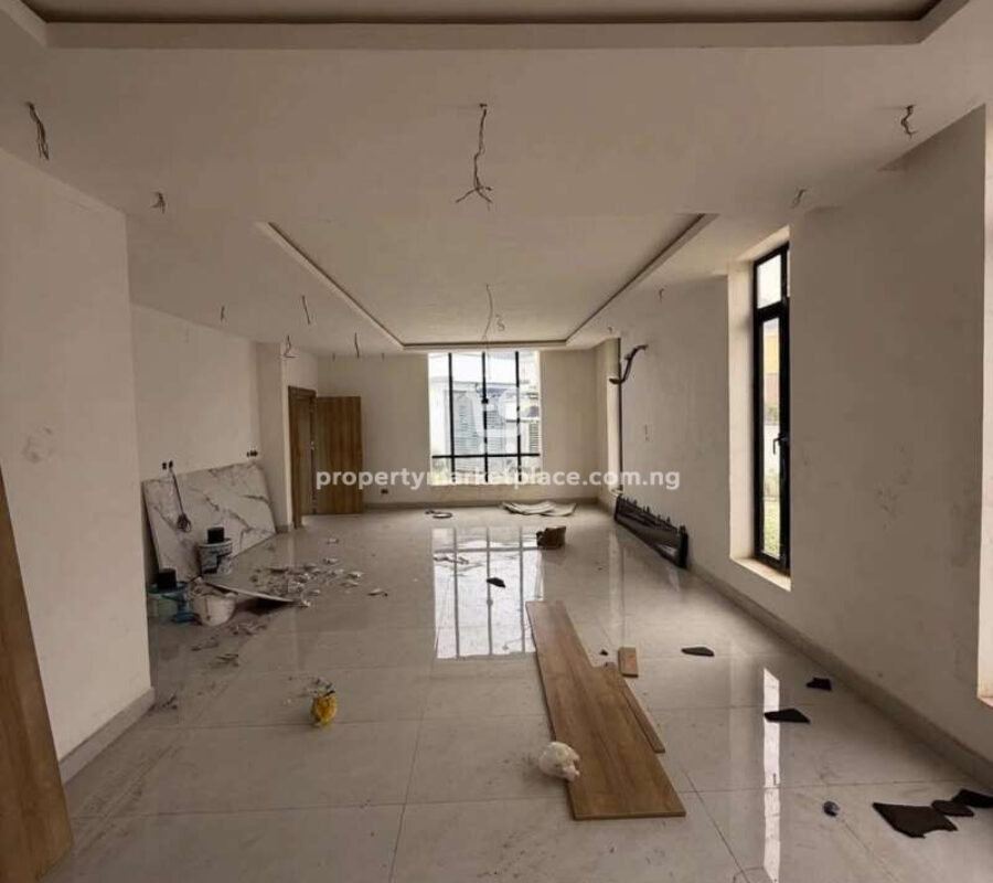 6 bedroom detached duplex with a room Bq