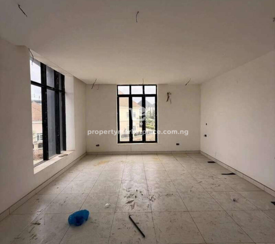 6 bedroom detached duplex with a room Bq
