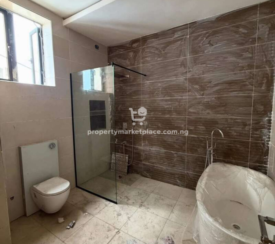 6 bedroom detached duplex with a room Bq