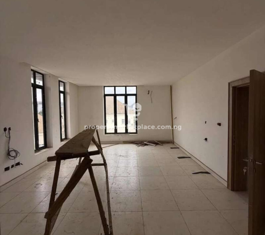 6 bedroom detached duplex with a room Bq