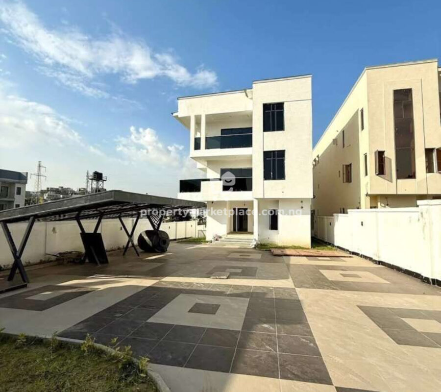 5 bedroom detached duplex with swimming pool