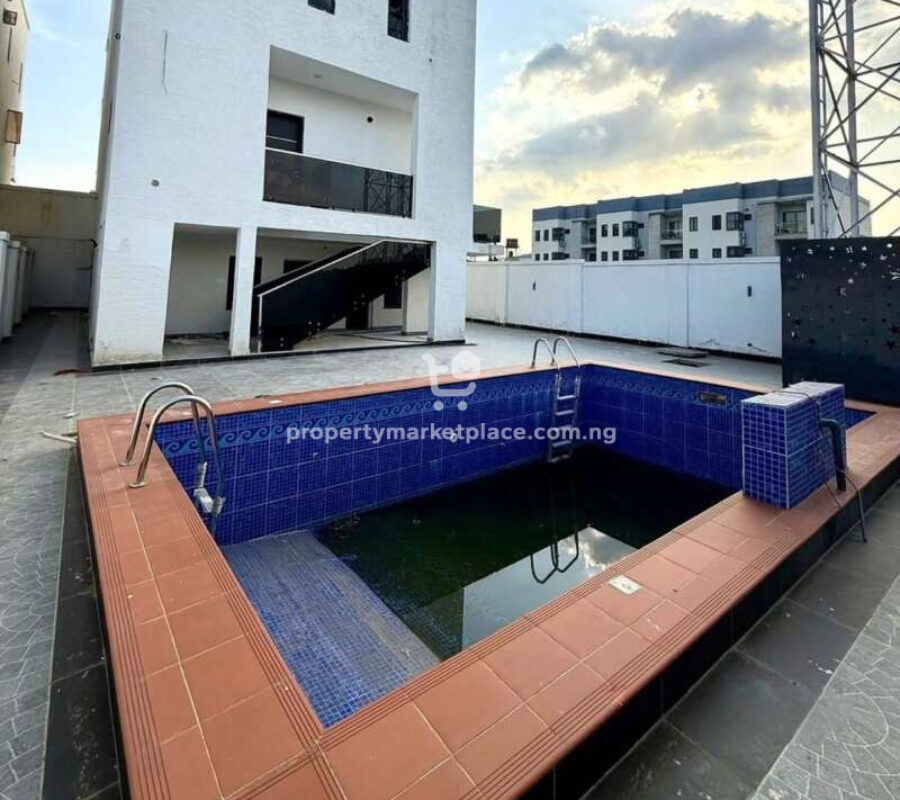5 bedroom detached duplex with swimming pool
