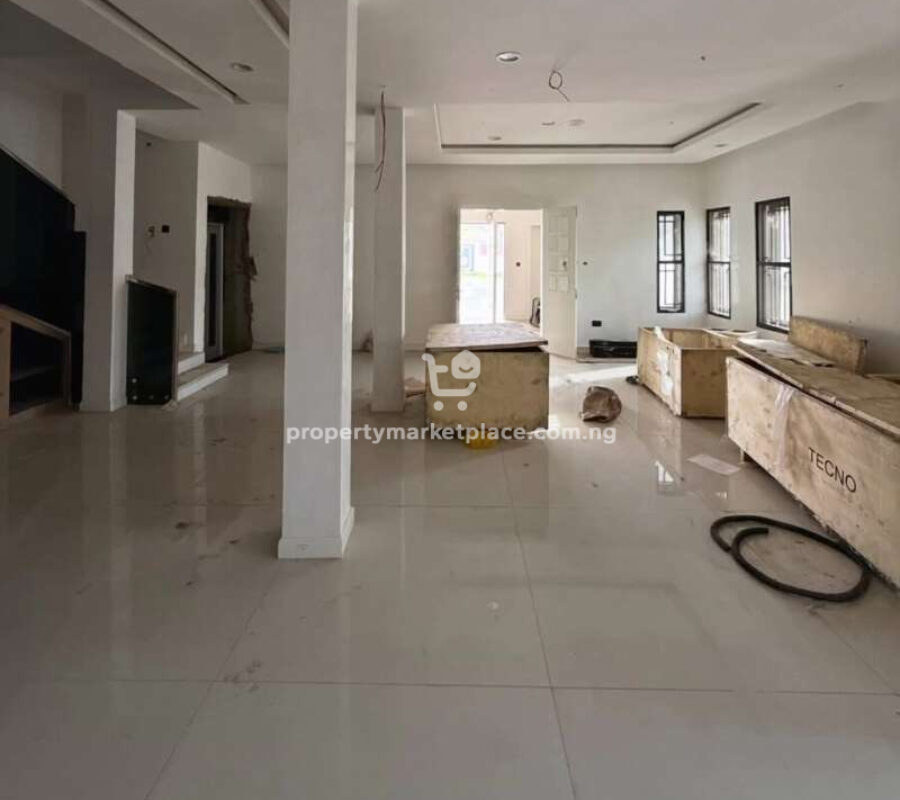 5 bedroom detached duplex with swimming pool