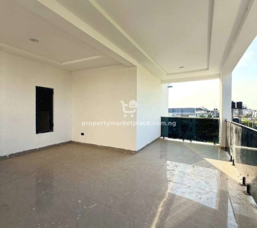 5 bedroom detached duplex with swimming pool