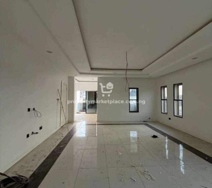 5 bedroom detached duplex with swimming pool