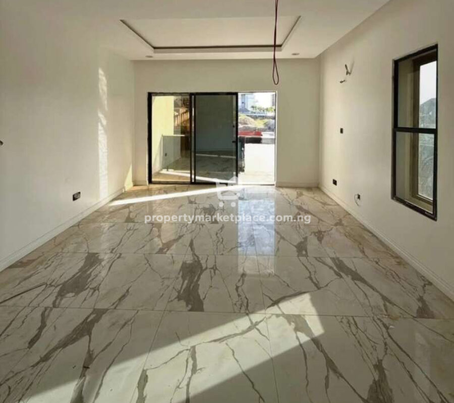 5 bedroom detached duplex with swimming pool