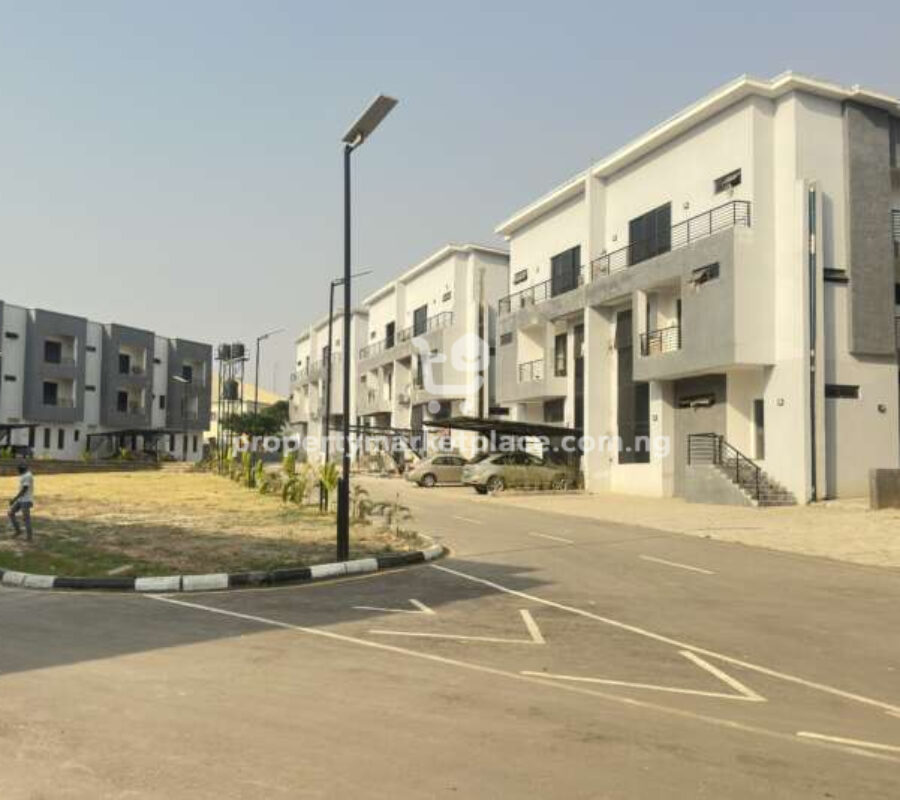 Spacious 4 bedroom terrace duplex with Bq in a serene estate