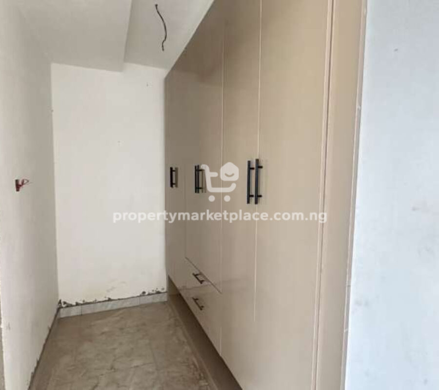 Spacious 4 bedroom terrace duplex with Bq in a serene estate
