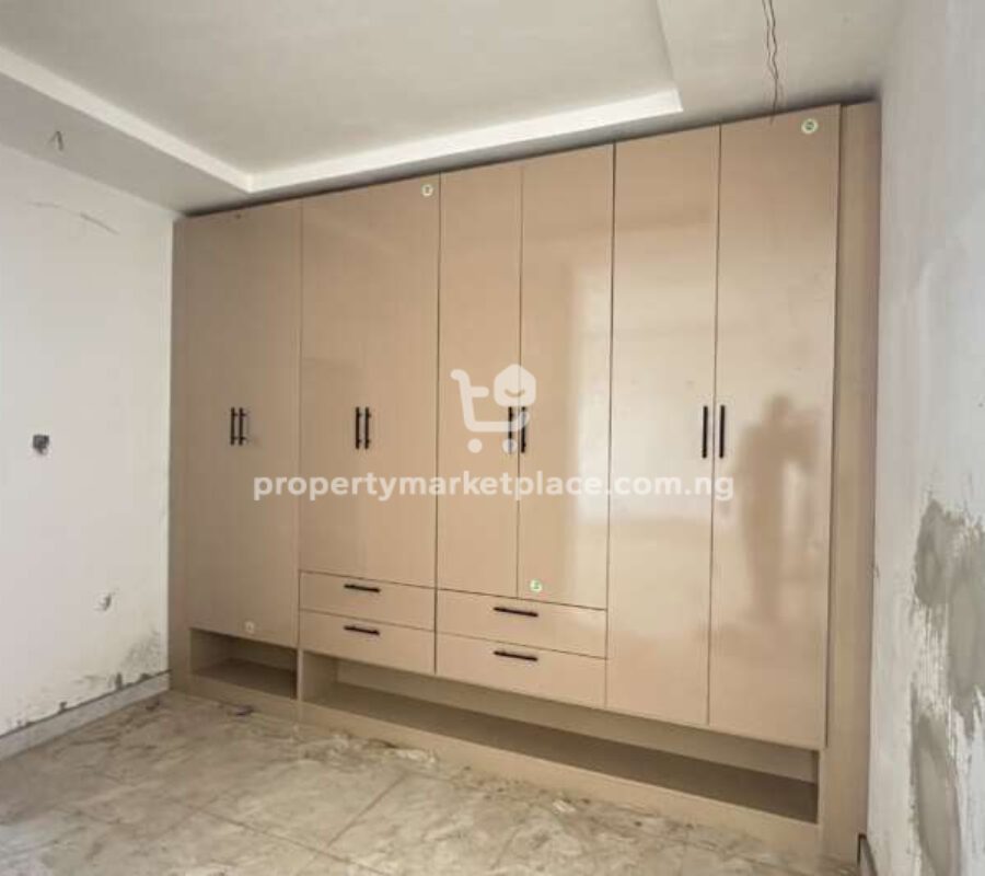 Spacious 4 bedroom terrace duplex with Bq in a serene estate