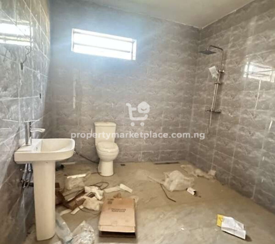 Spacious 4 bedroom terrace duplex with Bq in a serene estate