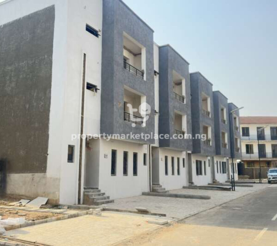 Spacious 4 bedroom terrace duplex with Bq in a serene estate