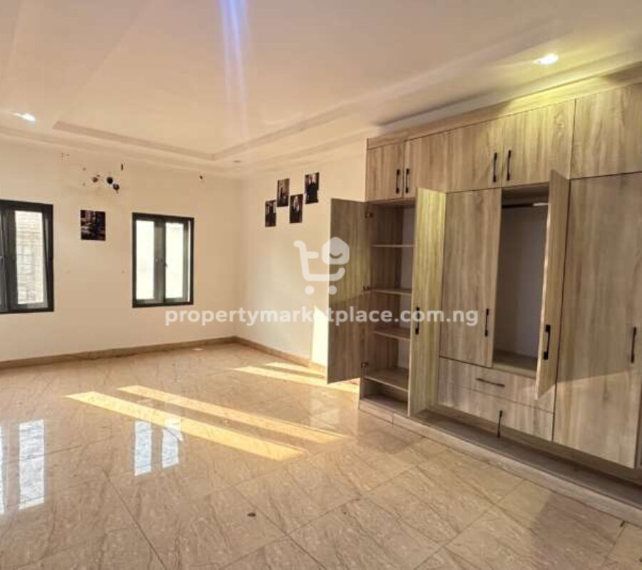 4 bedroom terrace duplex with a room Bq in a nice area