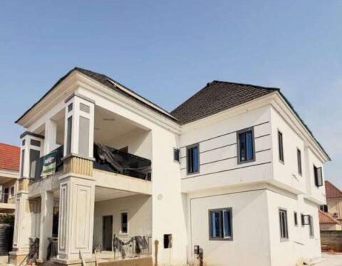 4 bedroom detached duplex with a room Bq