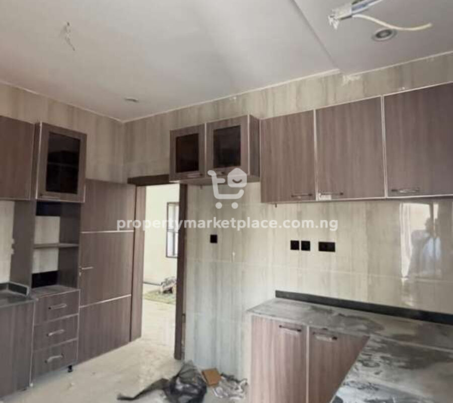 4 bedroom detached duplex with a room Bq