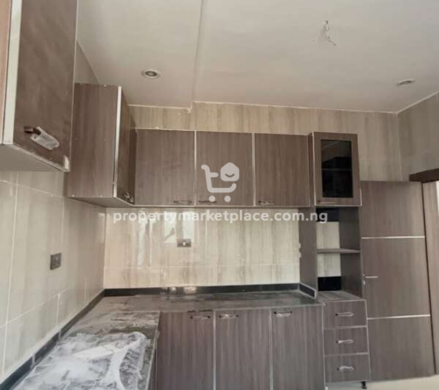 4 bedroom detached duplex with a room Bq