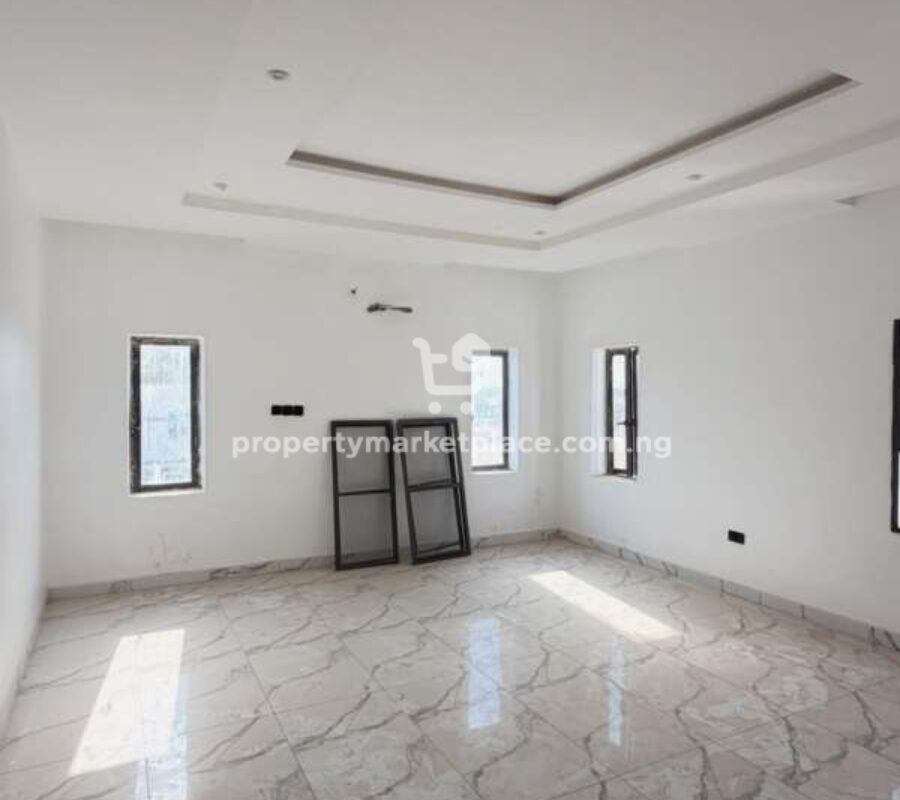 4 bedroom detached duplex with a room Bq