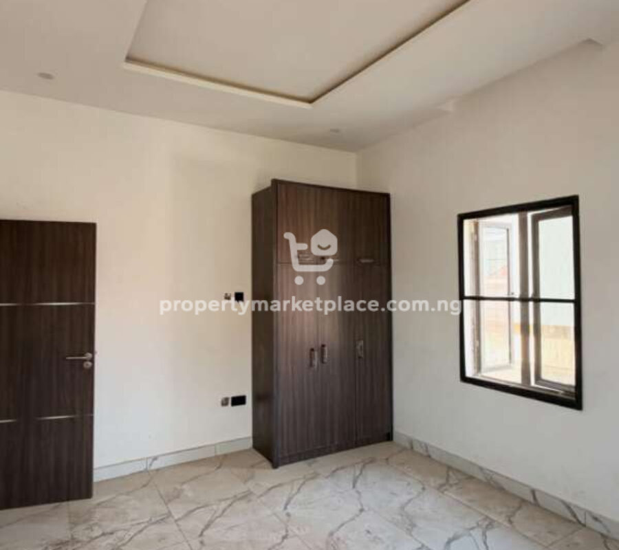 4 bedroom detached duplex with a room Bq