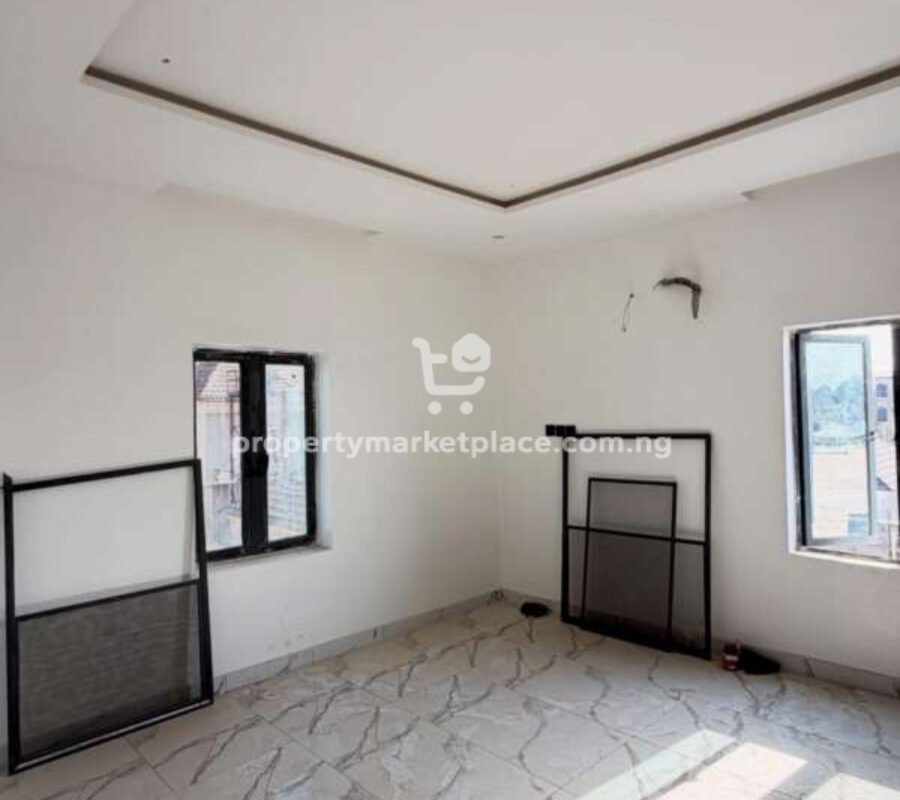 4 bedroom detached duplex with a room Bq