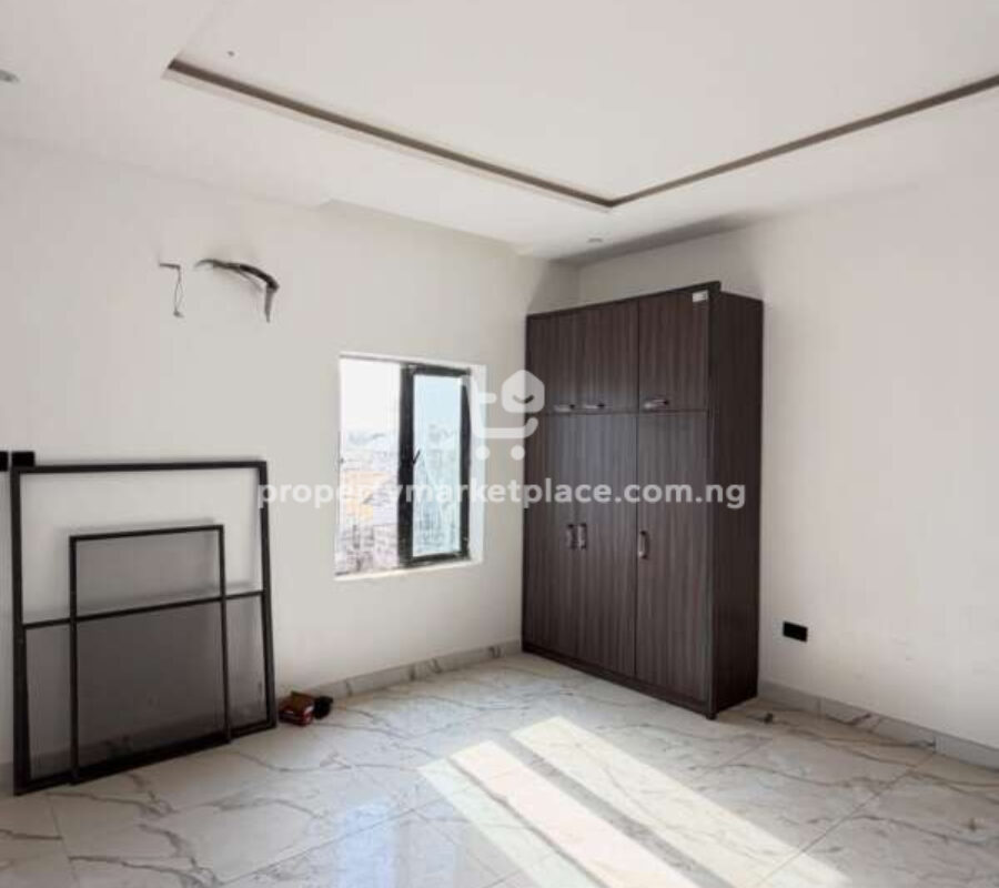 4 bedroom detached duplex with a room Bq