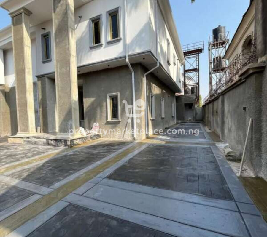 5 bedroom detached duplex with Bq