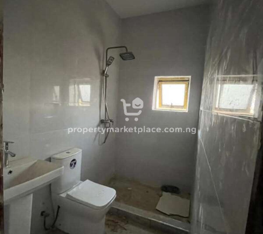 5 bedroom detached duplex with Bq