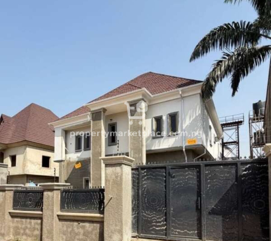 5 bedroom detached duplex with Bq