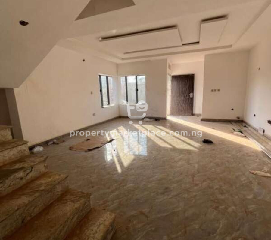 Spacious 4 bedroom terrace duplex with Bq