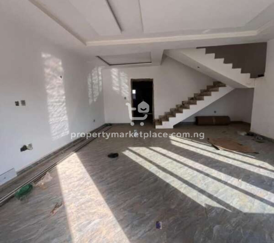 Spacious 4 bedroom terrace duplex with Bq