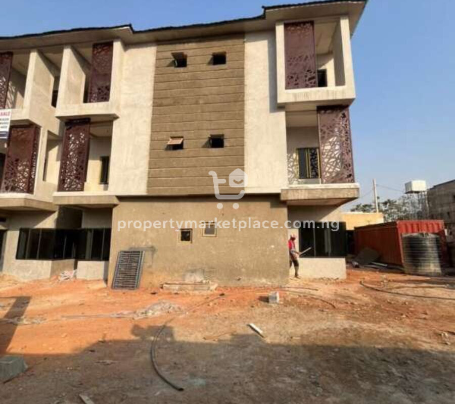 Spacious 4 bedroom terrace duplex with Bq