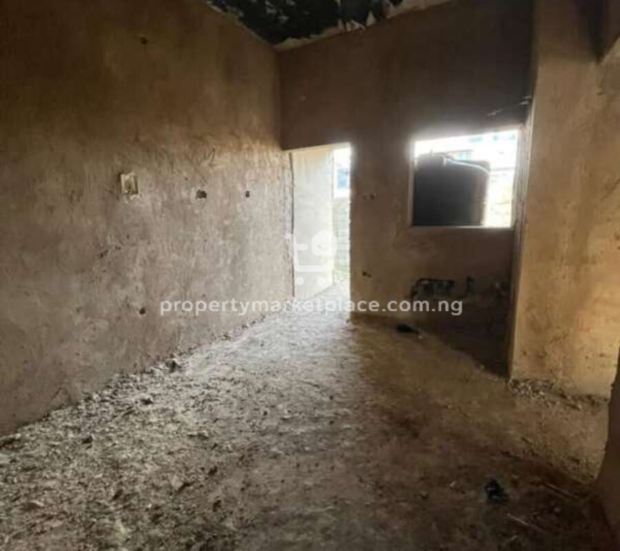 Spacious 4 bedroom terrace duplex with Bq