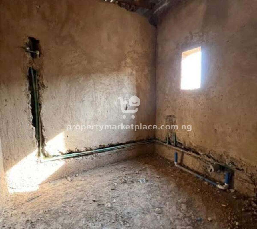 Spacious 4 bedroom terrace duplex with Bq