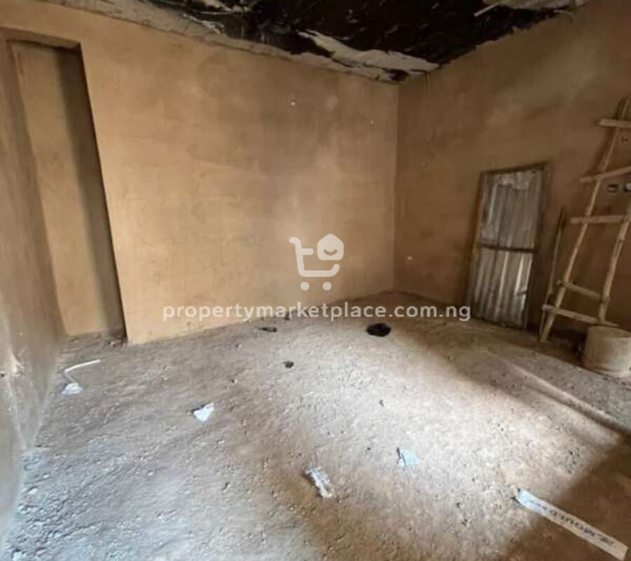 Spacious 4 bedroom terrace duplex with Bq