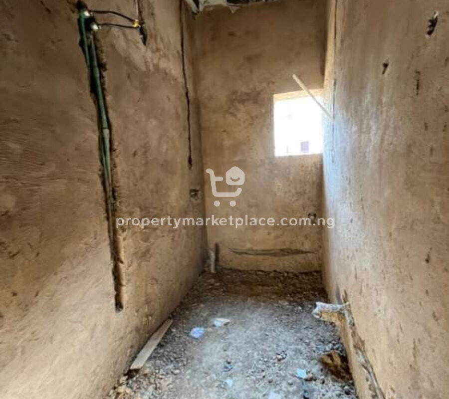 Spacious 4 bedroom terrace duplex with Bq
