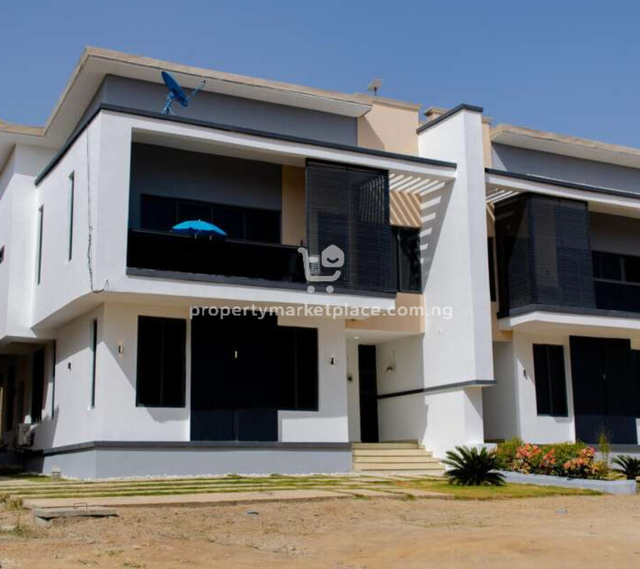 3 bedroom semi-detached duplex